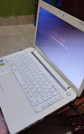 Laptop Toshiba C40 A SSD I5 NVIDIA 710M minus