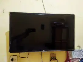 TV LCD LG 32 inch. hitam