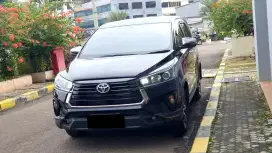 Toyota kijang innova venturer diesel 2022 hitam matic
