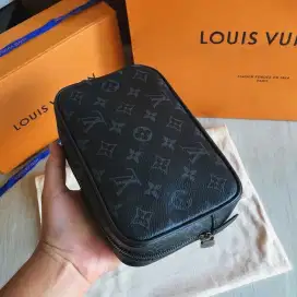 Louis Vuitton Toiletry Pouch Clutch Monogram Tas