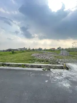 Tanah pekarangan tinggal baliknama di jakal km12. Dkt lapangan klidon