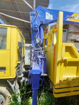 Sewa Mobil Crane (PS 120 + Crane 4 Ton)