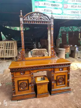Meja rias Rahwana