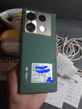 Infinix Note 40 Pro 5G NFC Dualsim RAM 8+8/256GB Hijau Lengkap BU