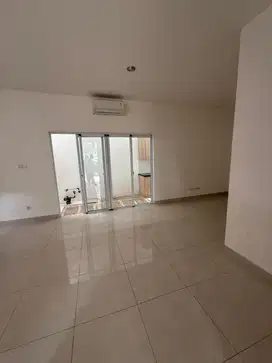 Disewakan Rumah Di The Riviera At Puri, Tangerang.