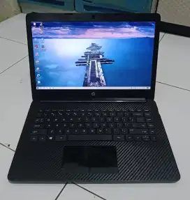 Laptop hp slim AMD A9 ram 4 SSD  windows 10 siap pakai