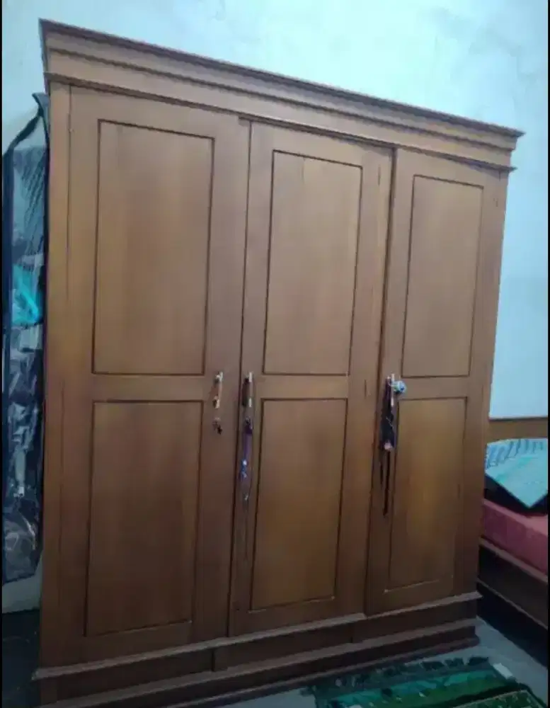 Lemari jati Jepara.. Ukuran 1.75 x 210 x 55