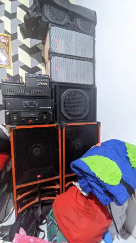 Power amplifier mixer speaker equalizer