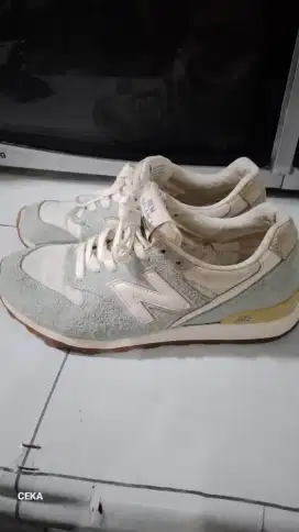 Sepatu perempuan NB size 36