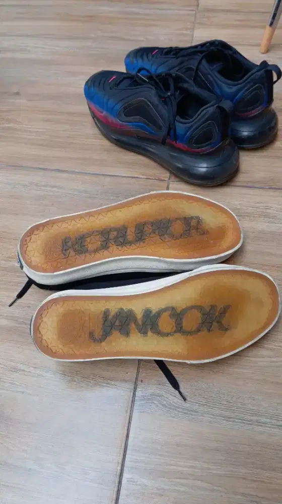 Sepatu Sneakers unik