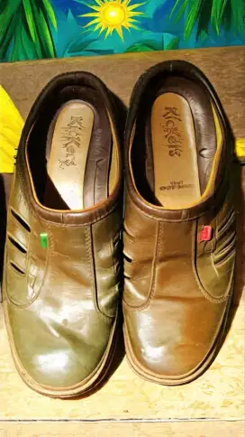 Sepatu selop kickers