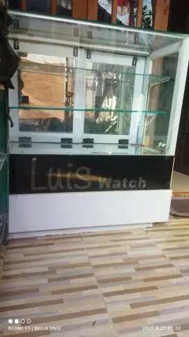 Etalase deko kondisi mulus