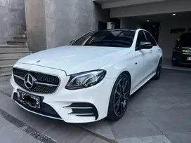 Mercedes E43 tahun pembelian dari Dealer resmi 2021. Super mulus