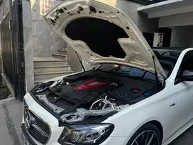 Mercedes E43 tahun pembelian dari Dealer resmi 2021. Super mulus