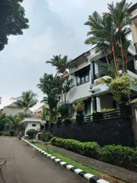 Dijual rumah impian mewah, Hoek di Pesona Khayangan, Juanda, Depok