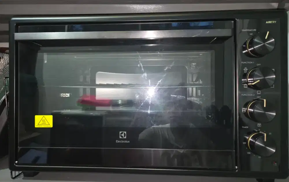 Electrolux Oven Listrik 70 liter EOT7024XFG Black