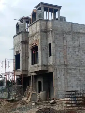 Model eropa di blakang kampus gunadarma