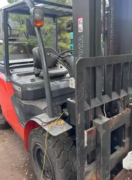 Forklift bekas murah toyota 5 ton 2020