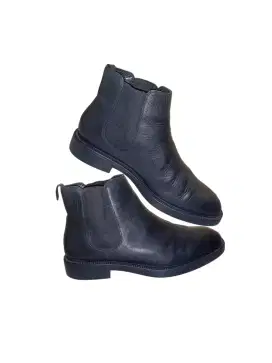Sepatu Boots kulit prelov branded Vagabond Original size 44
Shoemakers