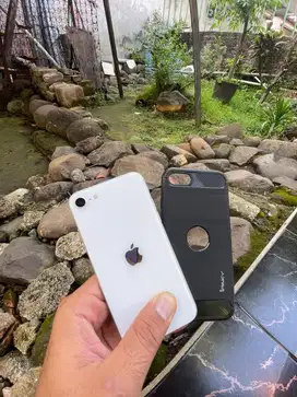 Iphone se gen2 64gb beacukai