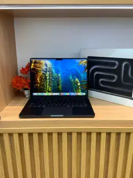 Macbook pro m4 x ibox 99% like new garansi sd april 2026