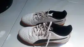 Sepatu Futsal Puma Monarch IT