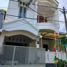 Disewakan / di kontrakan rumah 2 lantai di harapan indah