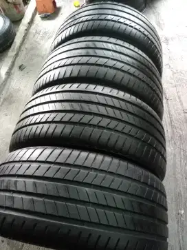 Ban copotan BMW X5 Bridgestone alenza 305 40 R20 & 275 45 R20