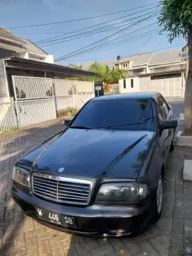 Mobil Mercedes Benz