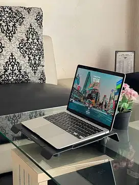 Macbook Air M1 2020 8/256 GB ex iBox