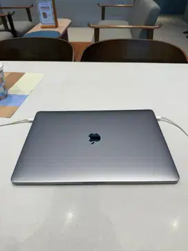 MacBook Pro 15-inch 2019 / Intel Core i9 / 16GB 2400 MHz / 512GB SSD