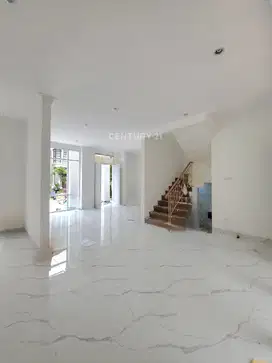 Rumah Siap Huni Desain Fresh Kekinian Di Emerald Bintaro SC13650
