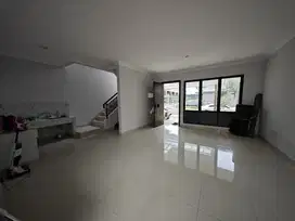 Dijual Rumah 2 Lantai Furnish SHM Di Podomoro Park dkt Buah Batu