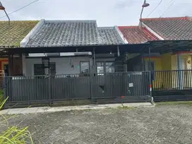 RUMAH DI PERUM LAYUR INDAH 1 KAV 14, TUNJUNG SEKAR, LOWOK WARU, MALANG