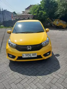Brio E matik 2023 kuning tgn 1 dari baru