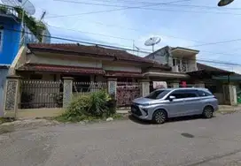 RUMAH DI JALAN SULTAN HASANUDDIN, PENARUKAN KEPANJEN MALANG