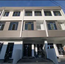JUAL RUMAH 3 LANTAI jln KRAN V no 85 aman, nyaman bisa di pakai USAHA.