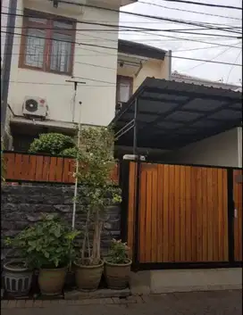‼️BANTING HARGA‼️Rumah 2 Lantai Siap Huni diPerum Jambangan Surabaya.