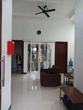 Dijual rumah strategis