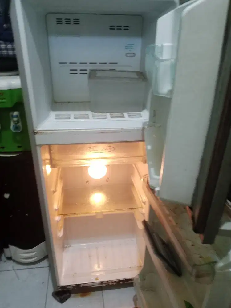 Jual kulkas polytron 2 pintu