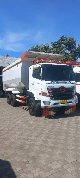 DUMP TRUK HINO FM 350 PD, INDEK 30 KUBIK, TAHUN 2021-2023