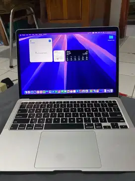 Macbook Air Retina 13.3 inch 2020 (5.800 nego)