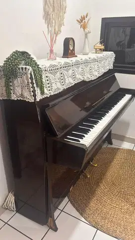 Piano Petrof Upright (Ceko) – Cocok untuk Pemula & Kolektor