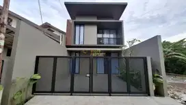 RUMAH 2 LANTAI, FULL FURNISHED, DEKAT AL AZHAR YOGYAKARTA