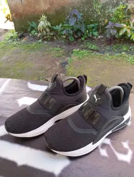 Sepatu puma sofride enzo evo slip on hitam