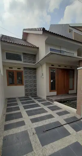 Dijual Rumah Minimalis Bangunan Baru di Sulfat Malang