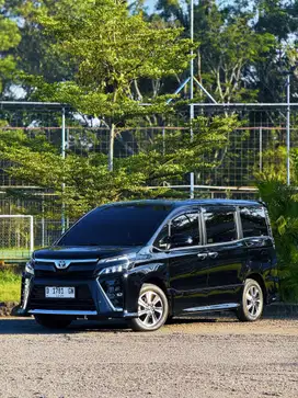 Voxy 2018 ISTINEWA ANTIK KM 14rb