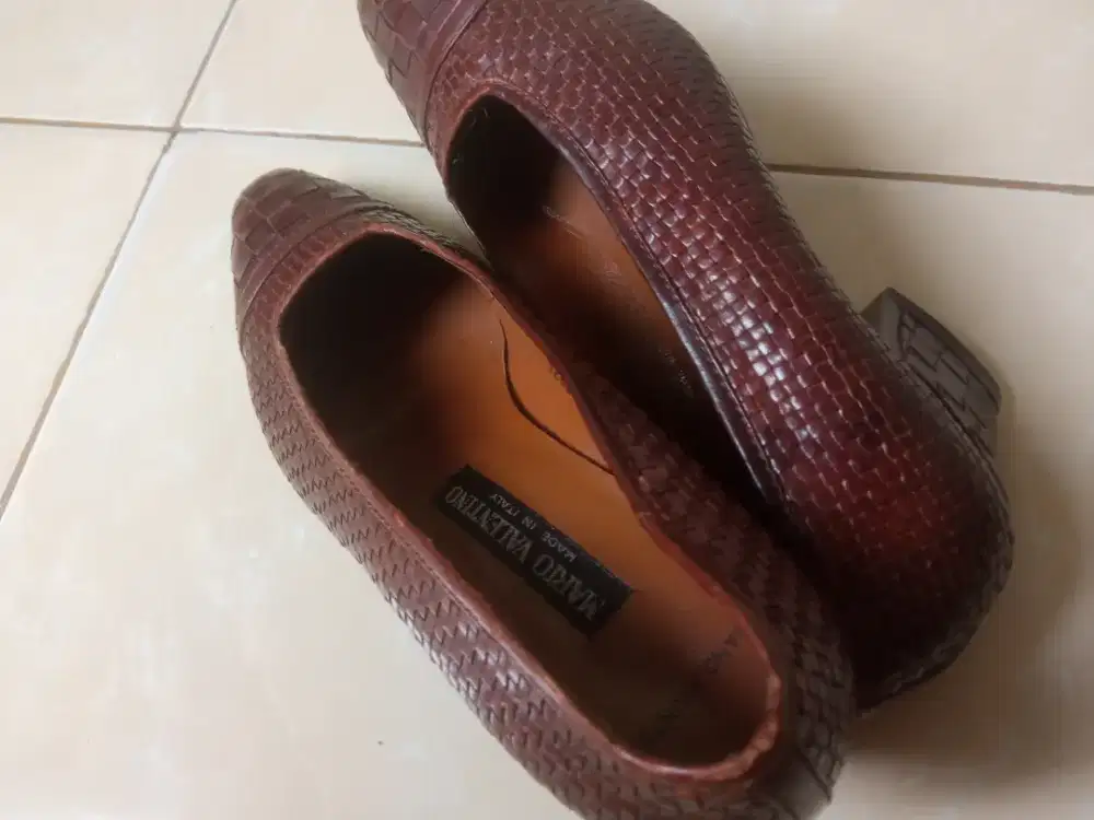Sepatu kerja wanita