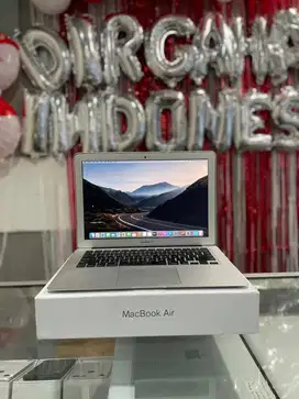 MacBook Air 13 inch 2015 RAM 8 GB /SSD 256 GB