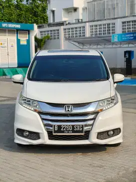 HONDA ODYSSEY 2.4 PRESTIGE AT 2015 PUTIH